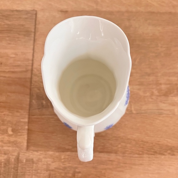 Antique 1789 Adderley Fine Bone China Blue Chelsea‎ Creamer Embossed Blue Flower - Picture 5 of 9